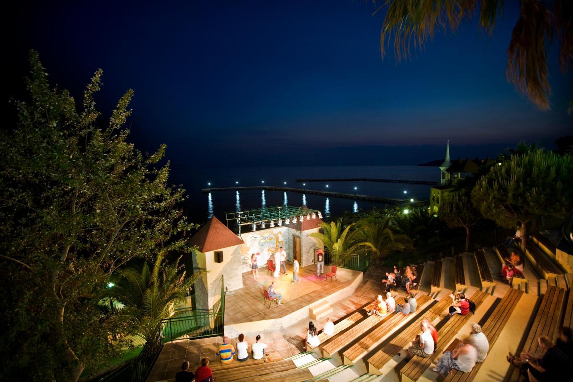 Fantasia Deluxe Hotel Kusadası Kültér fotó