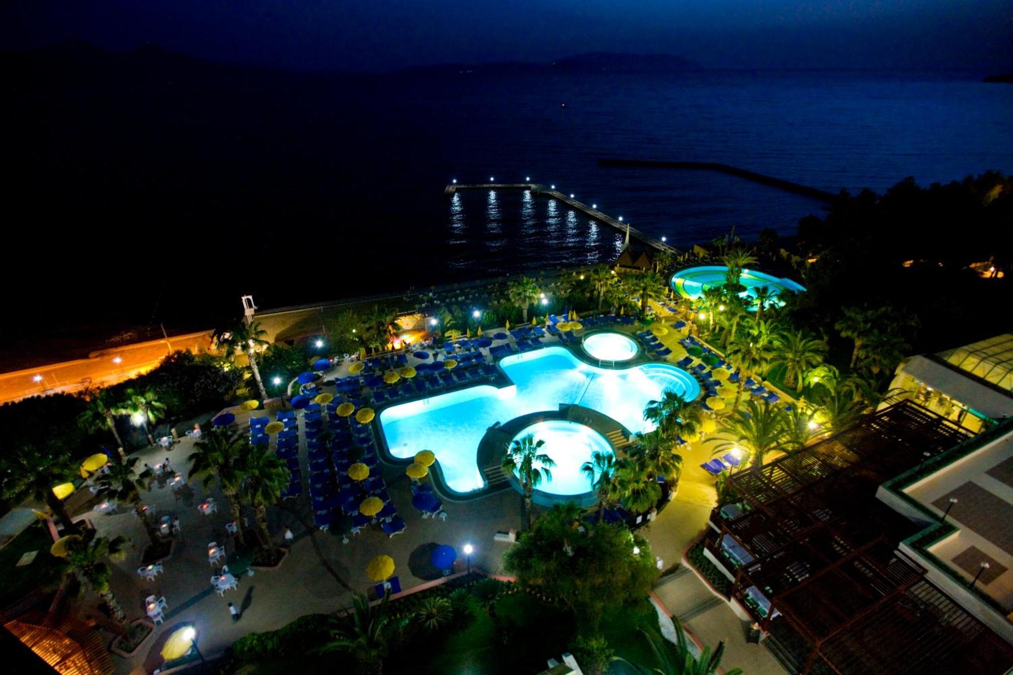 Fantasia Deluxe Hotel Kusadası Kültér fotó